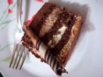 Torta ai 3 cioccolati (con pan di spagna al cioccolato)